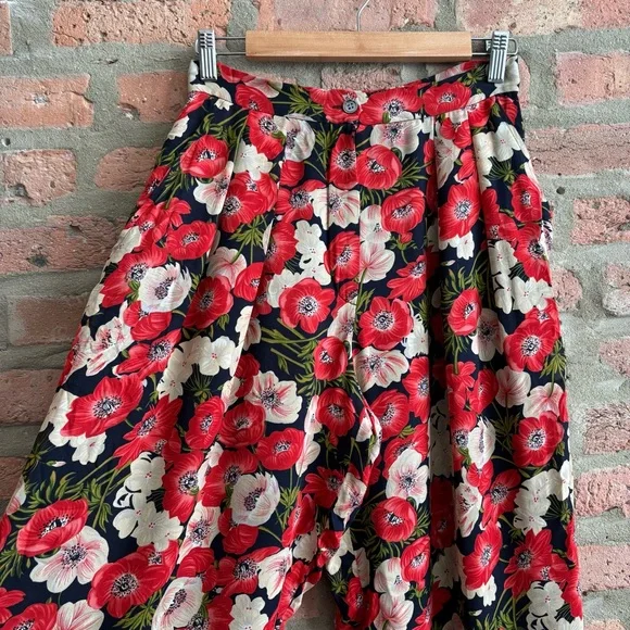 Vintage Anne Klein red floral silk pants 🌹
100% silk - Picture 5 of 8